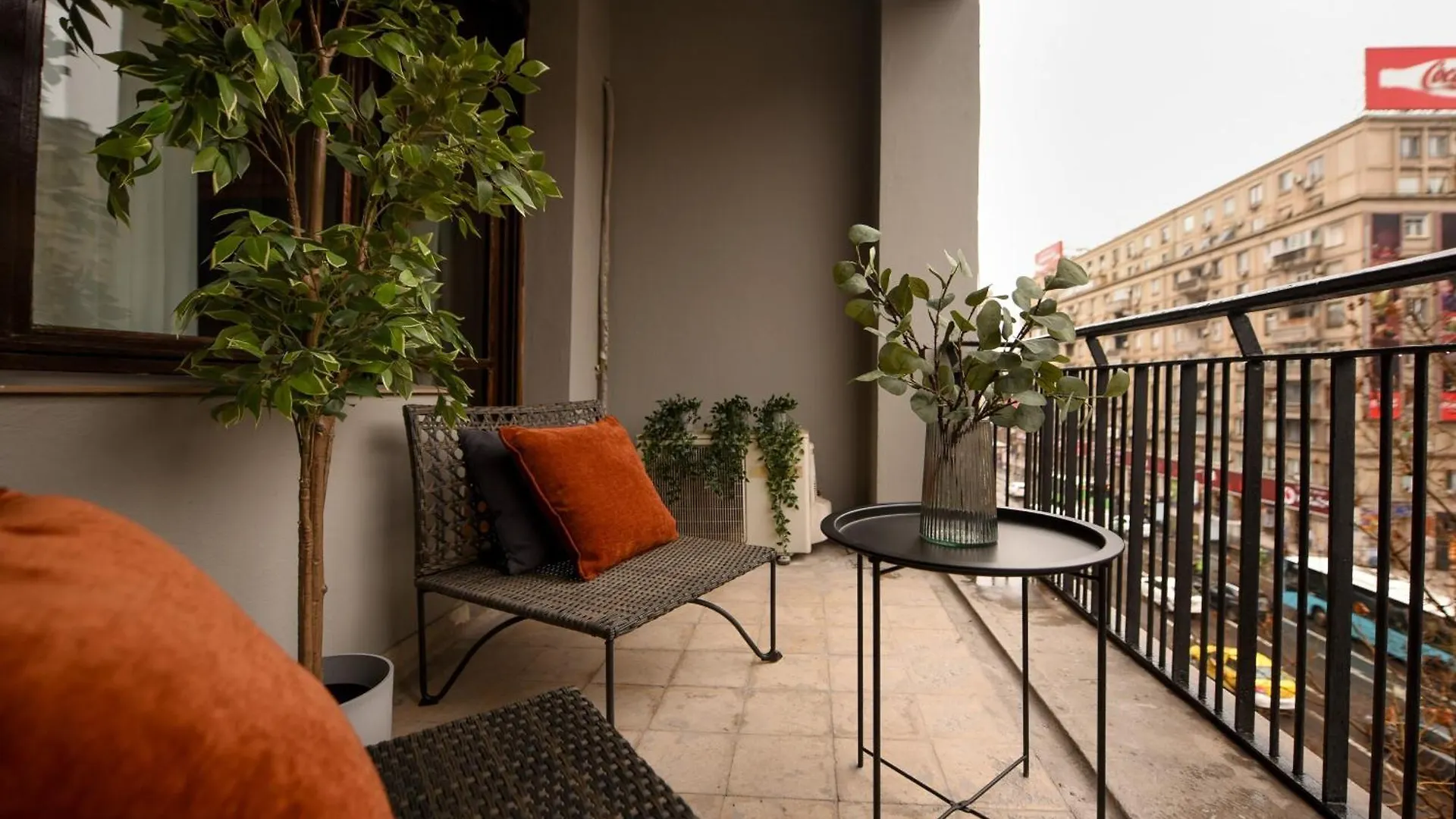 Magheru Central Studios - Feel The City Pulse Bukarest