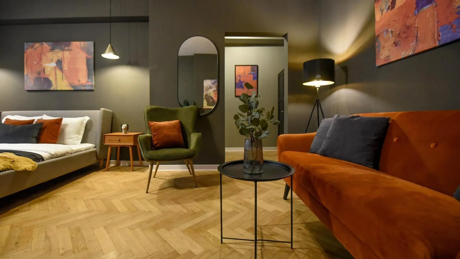 Magheru Central Studios - Feel The City Pulse Bukarest
