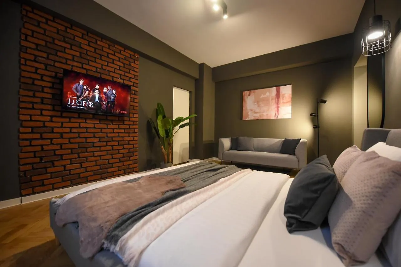 Magheru Central Studios - Feel The City Pulse Bucharest Apartment