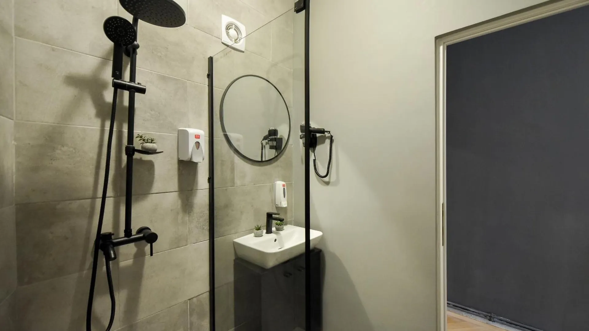 Magheru Central Studios - Feel The City Pulse Bukarest Apartman