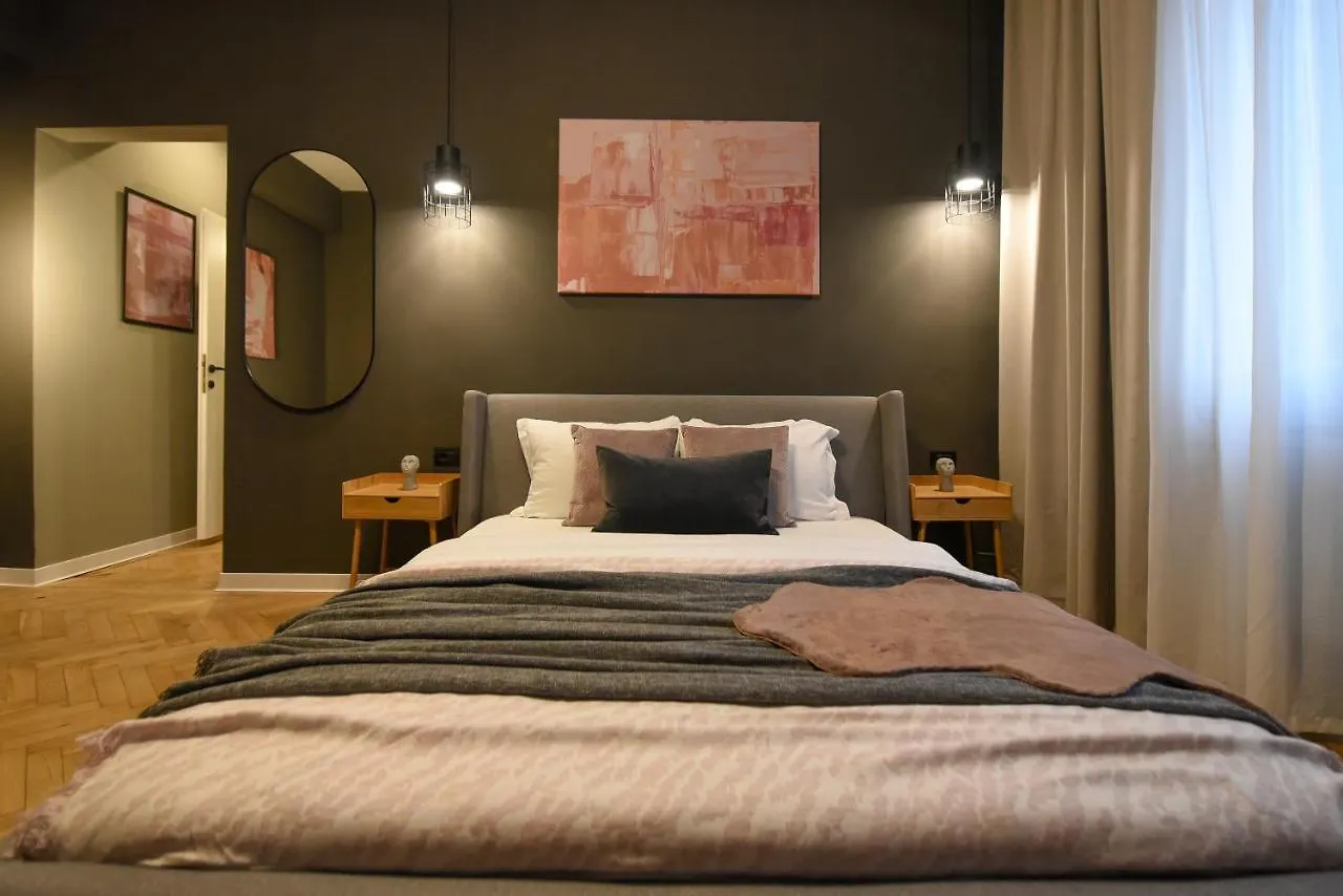 Magheru Central Studios - Feel The City Pulse Bucharest Apartment