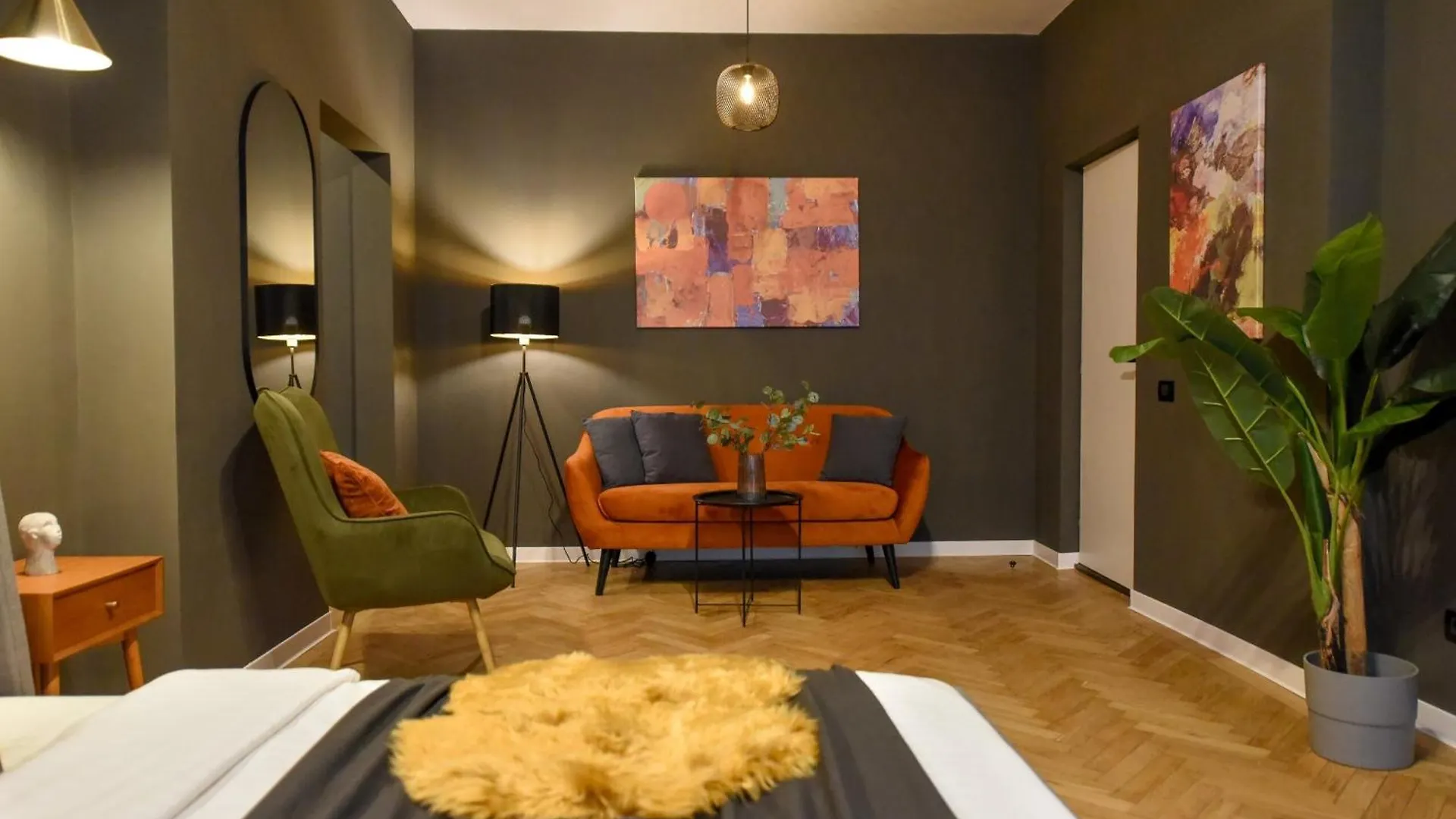 Magheru Central Studios - Feel The City Pulse Bucharest Apartment