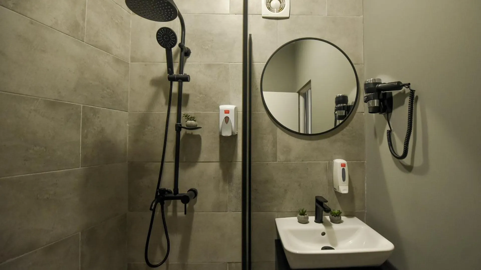 Apartment Magheru Central Studios - Feel The City Pulse Bucharest Romania